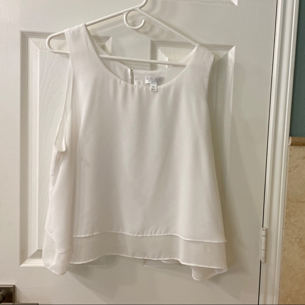 Elegant White Sleeveless Blouse
